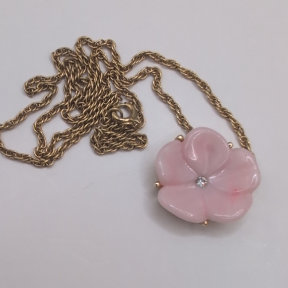 Avon Goldtone and Pink Floral Necklace - Picture 6 of 7